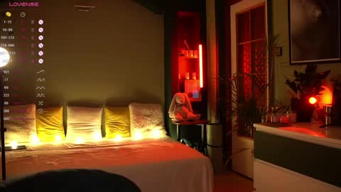 Evi online show from 04/19/26, 06:10