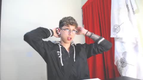 Snapshot of _thomas_hot_ chatting on 01/21/25, 02:33 Thomas online show from 01/21/25, 02:33