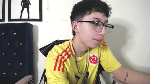 Snapshot of _thomas_hot_ chatting on 09/10/25, 02:33 Thomas online show from 09/10/25, 02:33