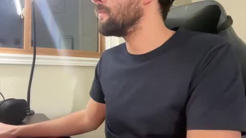 Snapshot of _ur_happy_meal chatting on 12/18/24, 05:15 DJ online show from 12/18/24, 05:15