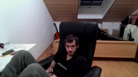 Snapshot of _v_l_a_d_ chatting on 11/19/25, 07:58 Vlad online show from 11/19/25, 07:58