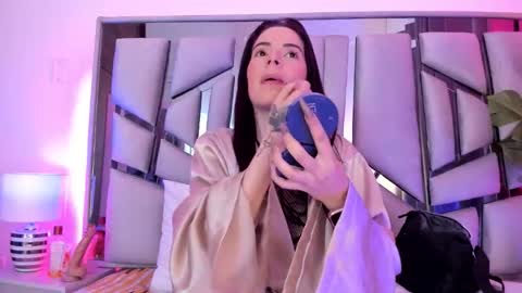 _valeria_saenz_ online show from 11/04/25, 02:43