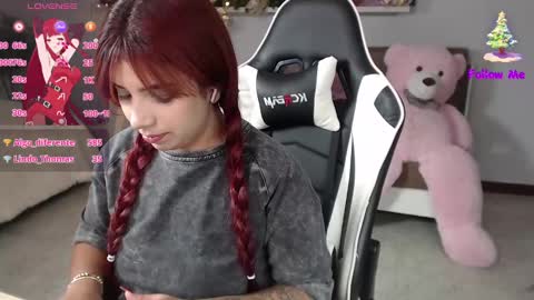 Snapshot of _vane_lopez chatting on 12/29/24, 01:56 vane online show from 12/29/24, 01:56