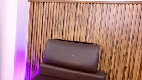 Veronica online show from 09/28/25, 01:16