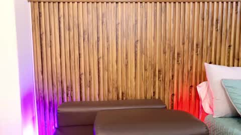 Veronica online show from 09/29/25, 11:48