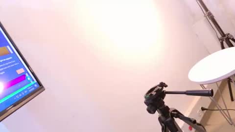 Veronica online show from 10/16/25, 12:17