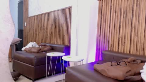 Veronica online show from 10/24/25, 11:50