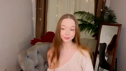 Snapshot of _violet_mills_ chatting on 12/07/24, 11:34 Violet online show from 12/07/24, 11:34