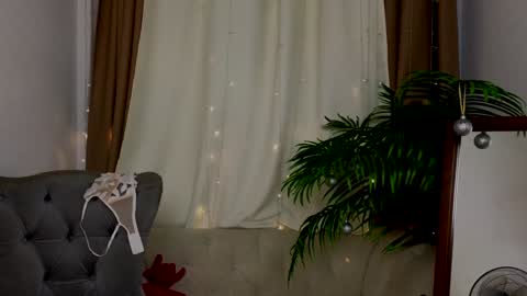 Snapshot of _violet_mills_ chatting on 01/12/25, 11:26 Violet online show from 01/12/25, 11:26