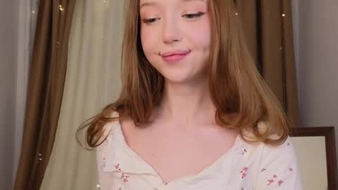 Snapshot of _violet_mills_ chatting on 02/14/25, 02:28 Violet online show from 02/14/25, 02:28