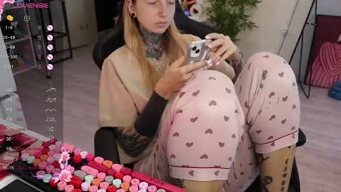 Alis online show from 09/25/25, 09:02