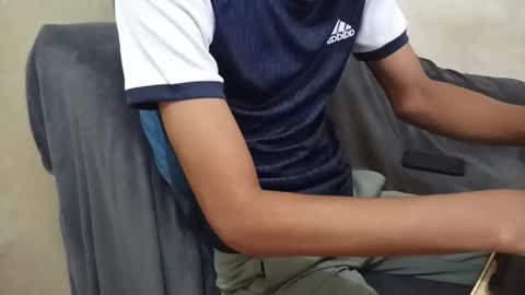 Snapshot of _vov_ chatting on 12/18/24, 12:51 _vov_ online show from 12/18/24, 12:51