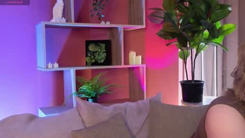 _watchmesmile_ online show from 05/20/26, 03:45