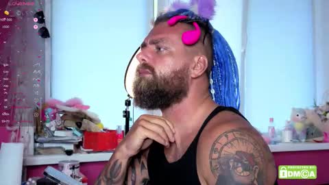 Wayan online show from 10/21/25, 05:08