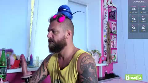 Wayan online show from 10/27/25, 04:49