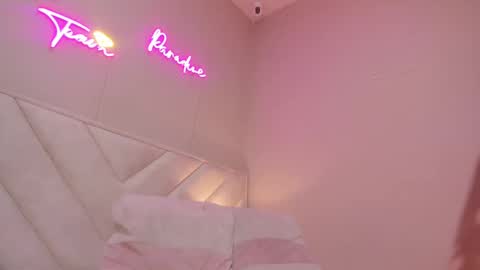 Snapshot of _wendy_x chatting on 11/19/25, 11:32 _wendy_x online show from 11/19/25, 11:32