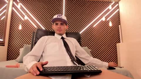  white fox  online show from 02/07/25, 04:16