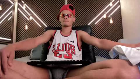  white fox  online show from 02/14/25, 03:33