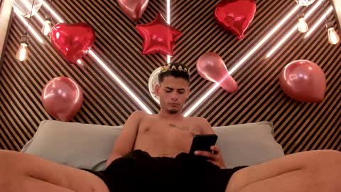  white fox  online show from 02/15/25, 12:22