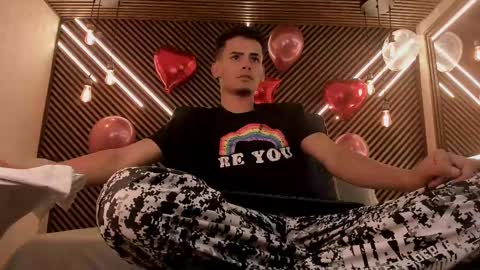  white fox  online show from 02/18/25, 03:31