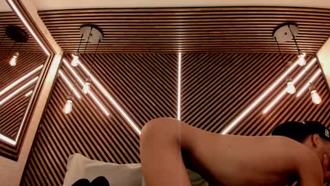  white fox  online show from 02/19/25, 01:50