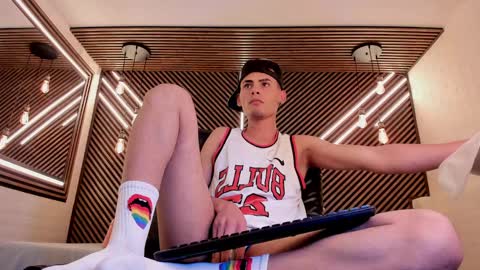  white fox  online show from 02/21/25, 05:24