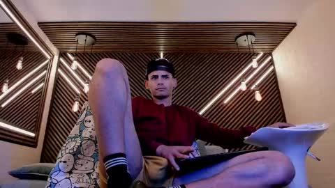  white fox  online show from 03/10/25, 11:32