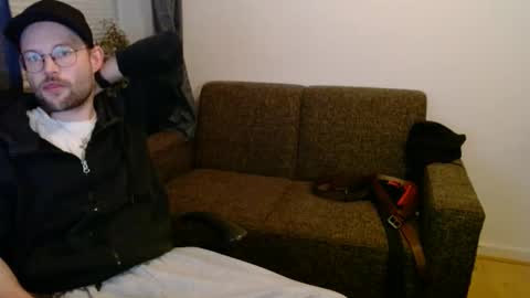 _whoisthatguy_ online show from 11/29/25, 05:38