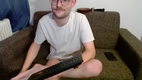 _whoisthatguy_ online show from 12/15/25, 06:45