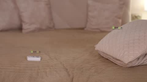 Snapshot of _your_angel chatting on 12/07/24, 03:58 YOUR ANGEL online show from 12/07/24, 03:58