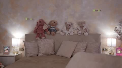 Snapshot of _your_angel chatting on 01/27/25, 11:33 YOUR ANGEL online show from 01/27/25, 11:33