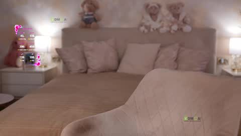 Snapshot of _your_angel chatting on 10/23/25, 09:35 YOUR ANGEL online show from 10/23/25, 09:35