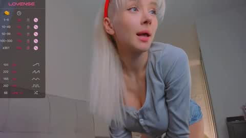 Snapshot of _your_tessa chatting on 12/25/24, 11:54 Tessa - online show from 12/25/24, 11:54