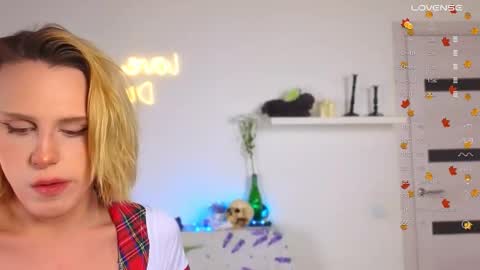 LITTLE FOX online show from 10/30/25, 02:18