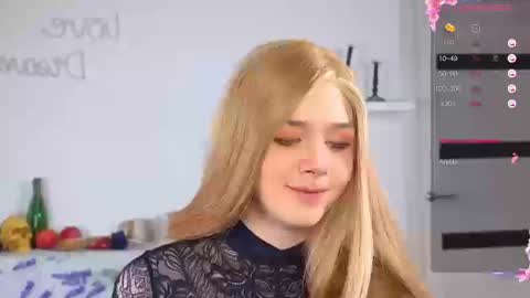 LITTLE FOX online show from 11/07/25, 06:19