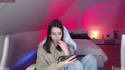 Nicole  Thomas  Dave online show from 12/03/24, 02:16