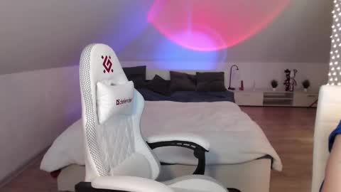 Nicole  Thomas  Dave online show from 02/18/25, 03:32