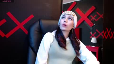 Snapshot of _yuyi chatting on 02/10/25, 11:15 Yuyi online show from 02/10/25, 11:15