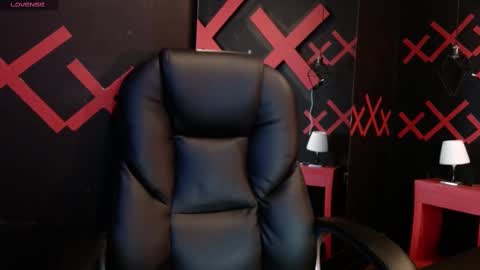 Snapshot of _yuyi chatting on 02/11/25, 11:10 Yuyi online show from 02/11/25, 11:10