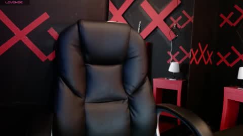 Snapshot of _yuyi chatting on 02/14/25, 11:21 Yuyi online show from 02/14/25, 11:21