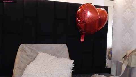 Snapshot of _yuyi chatting on 02/16/25, 05:26 Yuyi online show from 02/16/25, 05:26