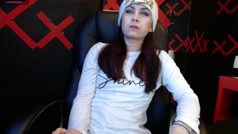 Snapshot of _yuyi chatting on 02/17/25, 11:23 Yuyi online show from 02/17/25, 11:23