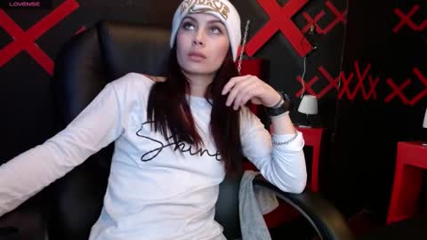 Snapshot of _yuyi chatting on 02/17/25, 05:32 Yuyi online show from 02/17/25, 05:32