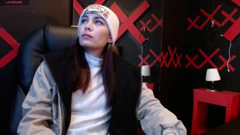 Snapshot of _yuyi chatting on 02/20/25, 11:20 Yuyi online show from 02/20/25, 11:20