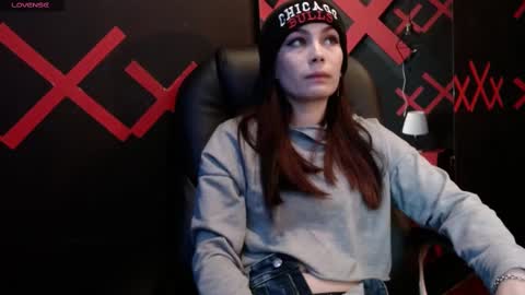 Snapshot of _yuyi chatting on 02/22/25, 11:13 Yuyi online show from 02/22/25, 11:13