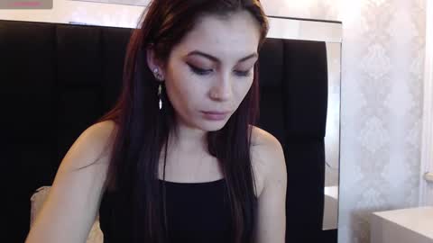 Snapshot of _yuyi chatting on 02/22/25, 05:24 Yuyi online show from 02/22/25, 05:24