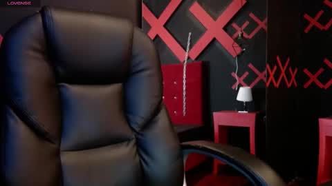 Snapshot of _yuyi chatting on 03/07/25, 11:07 Yuyi online show from 03/07/25, 11:07