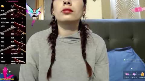 Snapshot of _yuyi chatting on 10/02/25, 12:23 Yuyi online show from 10/02/25, 12:23