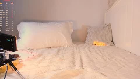 Snapshot of a1l3na_al3 chatting on 09/15/25, 09:53 Alena online show from 09/15/25, 09:53