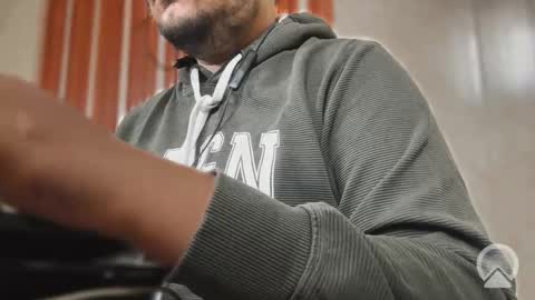 Sleepy owl online show from 10/08/25, 08:34